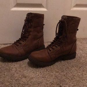Brown lace up women’s boots